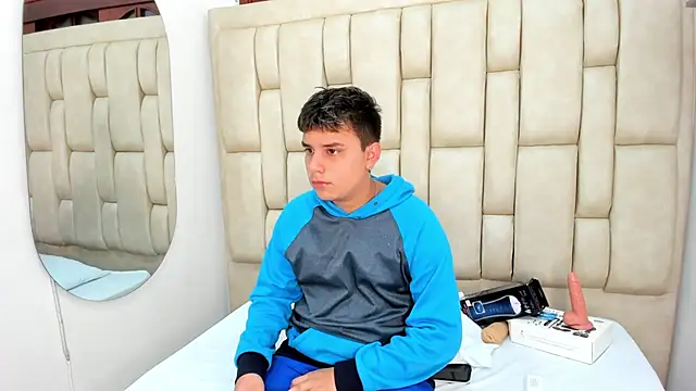 Snapshot of DavilANDkevin2 chatting on 11.30.25 DavilANDkevin2 online show from 11.30.25