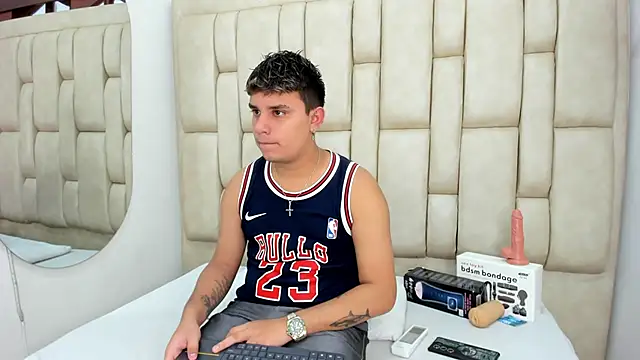 Snapshot of DavilANDkevin2 chatting on 12.02.25 DavilANDkevin2 online show from 12.02.25