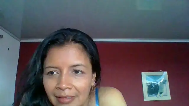 Snapshot of DianaOchoa_ chatting on 10.10.25 DianaOchoa online show from 10.10.25