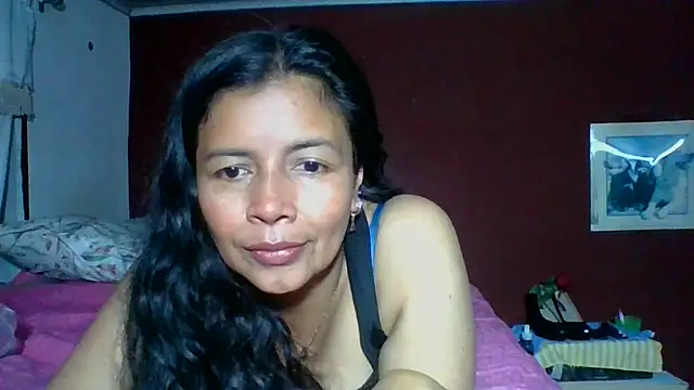 Snapshot of DianaOchoa_ chatting on 10.13.25 DianaOchoa online show from 10.13.25