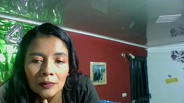 Snapshot of DianaOchoa_ chatting on 10.16.25 DianaOchoa online show from 10.16.25