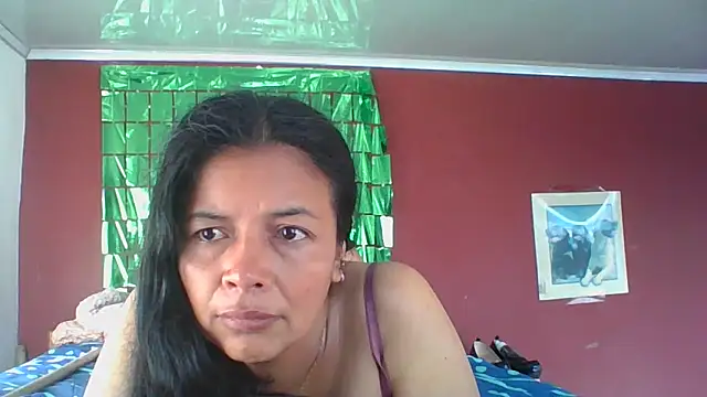 Snapshot of DianaOchoa_ chatting on 10.18.25 DianaOchoa online show from 10.18.25