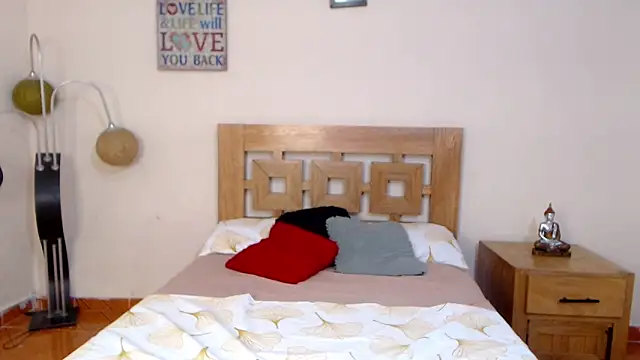 Snapshot of ValeSantoDomingo chatting on 10.14.25 ValeSantoDomingo online show from 10.14.25