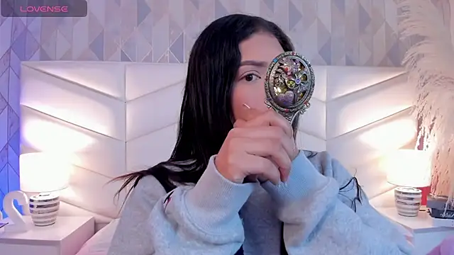 Snapshot of victoria___jonnes chatting on 11.11.25 victoria jonnes online show from 11.11.25