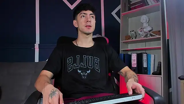 etham wolf  online show from 11.19.25