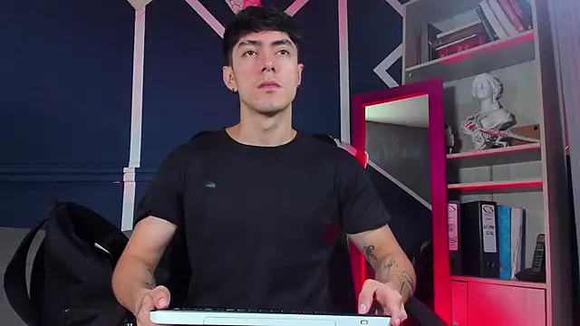 etham wolf  online show from 11.25.25