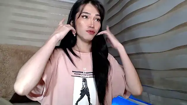 Snapshot of lovelychanel69xx chatting on 10.05.25 lovelychanel69xx online show from 10.05.25