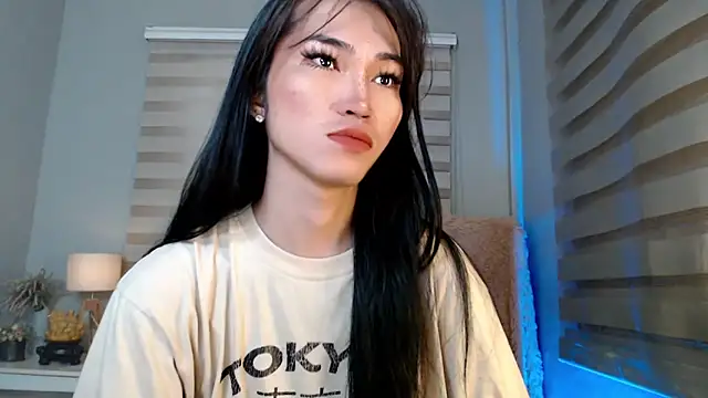 Snapshot of lovelychanel69xx chatting on 10.12.25 lovelychanel69xx online show from 10.12.25