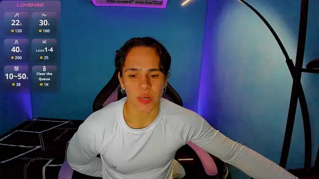 Snapshot of Maximiliano_scoott__ chatting on 10.03.25 Maximiliano scoott   online show from 10.03.25