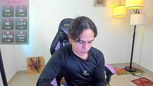 Snapshot of Maximiliano_scoott__ chatting on 10.30.25 Maximiliano scoott   online show from 10.30.25