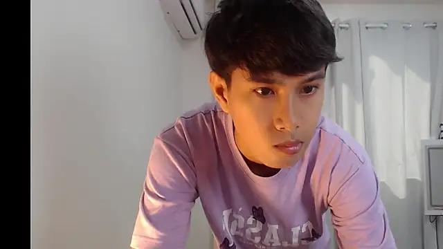 Snapshot of shokolet_2001 chatting on 12.04.25 shokolet 2001 online show from 12.04.25