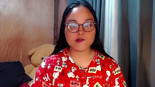 Snapshot of _Lylia chatting on 10.06.25 Lylia online show from 10.06.25