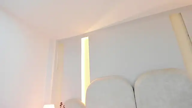 Snapshot of SalomeeBell chatting on 10.10.25 SalomeeBell online show from 10.10.25