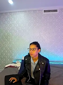 BeccaReedd online show from 11.14.25