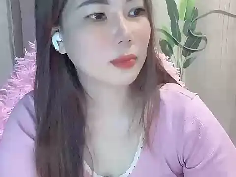 Snapshot of yumylovesex chatting on 09.17.25 yumylovesex online show from 09.17.25