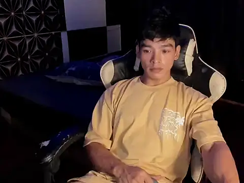 Snapshot of AsianHotBODYY chatting on 11.05.25 AsianHotBODYY online show from 11.05.25