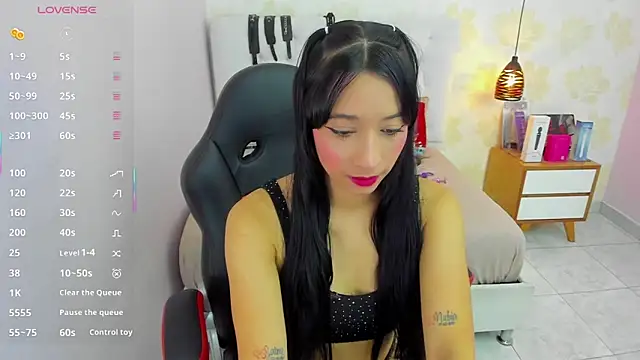 IVONNEPARKER6 online show from 12.04.25