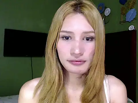 Snapshot of SerenaCortesi chatting on 09.12.25 SerenaCortesi online show from 09.12.25