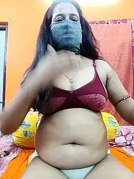 Snapshot of Hotpuja25 chatting on 10.04.25 Hotpuja25 online show from 10.04.25
