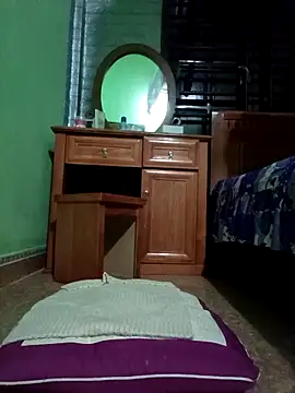 Snapshot of SexyQueen99 chatting on 10.25.25 SexyQueen99 online show from 10.25.25