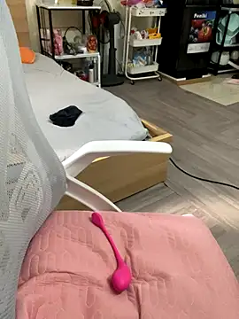 Mina048 online show from 11.28.25