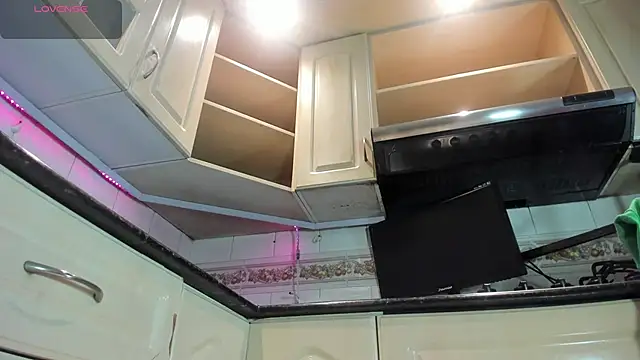 Snapshot of VictoriaPowell chatting on 10.03.25 VictoriaPowell online show from 10.03.25