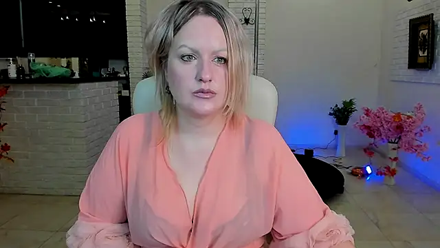 MariemLui online show from 11.27.25