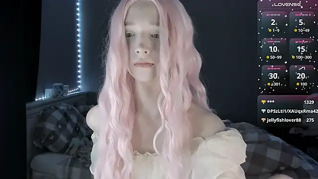 Snapshot of MelissaReis chatting on 10.21.25 MelissaReis online show from 10.21.25