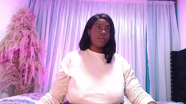 Snapshot of Alhana-miller chatting on 10.13.25 Alhana-miller online show from 10.13.25