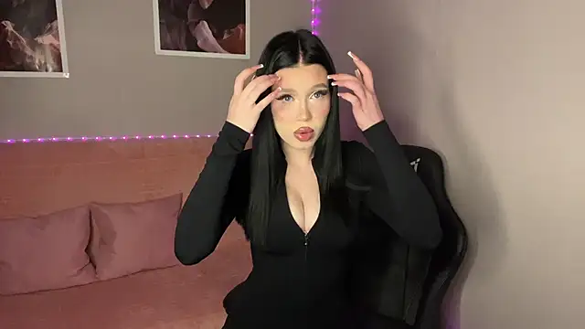 Snapshot of mistress_of_hearts chatting on 09.26.25 mistress of hearts online show from 09.26.25