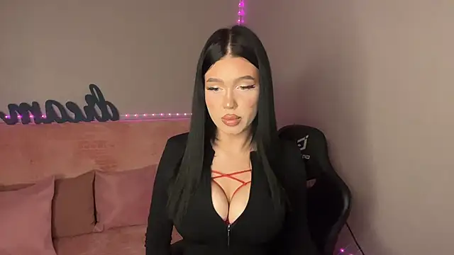 Snapshot of mistress_of_hearts chatting on 10.17.25 mistress of hearts online show from 10.17.25