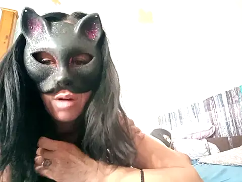 Snapshot of Sandrasweetgirl chatting on 10.21.25 Sandrasweetgirl online show from 10.21.25