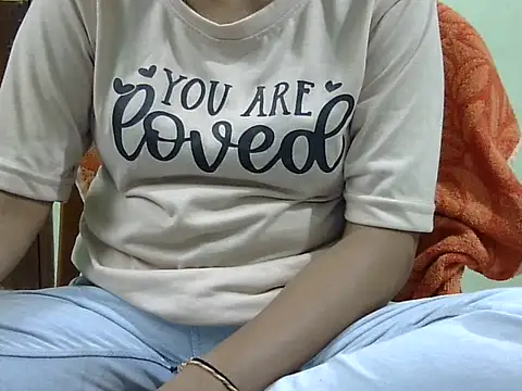 Snapshot of CHAMELI4747 chatting on 09.24.25 CHAMELI4747 online show from 09.24.25