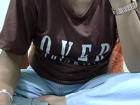 Snapshot of CHAMELI4747 chatting on 10.05.25 CHAMELI4747 online show from 10.05.25