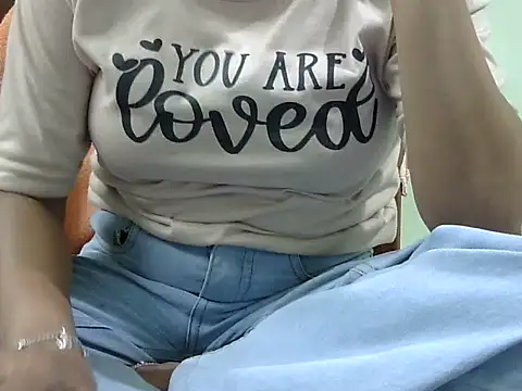 Snapshot of CHAMELI4747 chatting on 10.28.25 CHAMELI4747 online show from 10.28.25