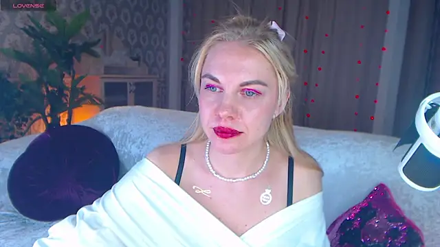 LiSinDoll online show from 11.18.25