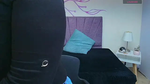 Lia Blake  online show from 11.15.25