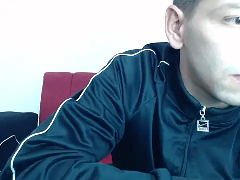 Snapshot of Thomasjons_ chatting on 10.04.25 Thomasjons online show from 10.04.25