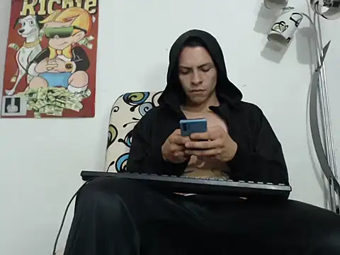 Snapshot of Thomasjons_ chatting on 10.19.25 Thomasjons online show from 10.19.25