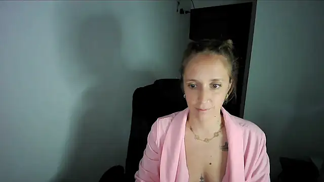 Snapshot of violetofsecret chatting on 09.12.25 violetofsecret online show from 09.12.25