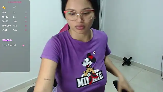 Snapshot of nice_oussy chatting on 09.08.25 nice oussy online show from 09.08.25