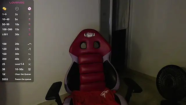 Snapshot of nice_oussy chatting on 09.24.25 nice oussy online show from 09.24.25