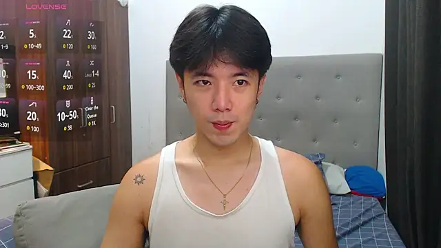 Snapshot of Addictiveboi chatting on 10.08.25 Addictiveboi online show from 10.08.25