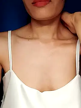 Snapshot of Hinna_x chatting on 09.18.25 Hinna x online show from 09.18.25