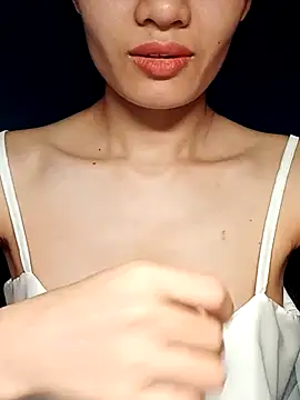 Snapshot of Hinna_x chatting on 09.28.25 Hinna x online show from 09.28.25