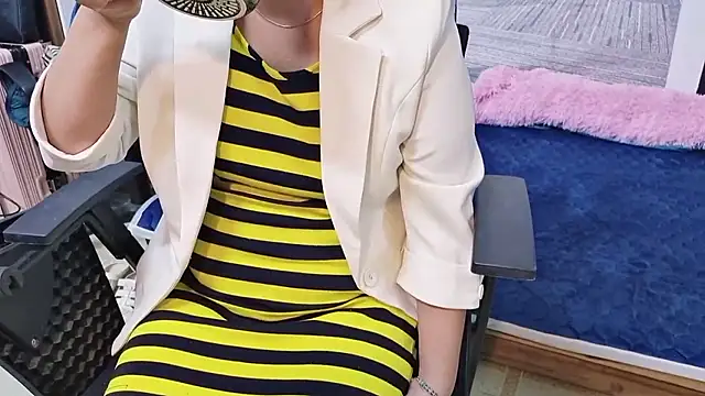 Snapshot of MichiLovely chatting on 11.07.25 MichiLovely online show from 11.07.25