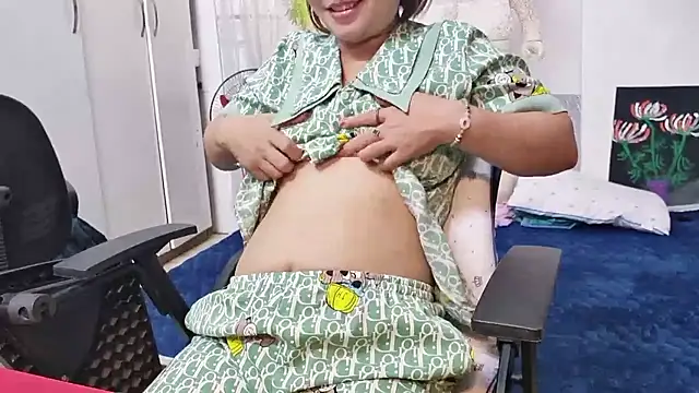 Snapshot of MichiLovely chatting on 11.07.25 MichiLovely online show from 11.07.25