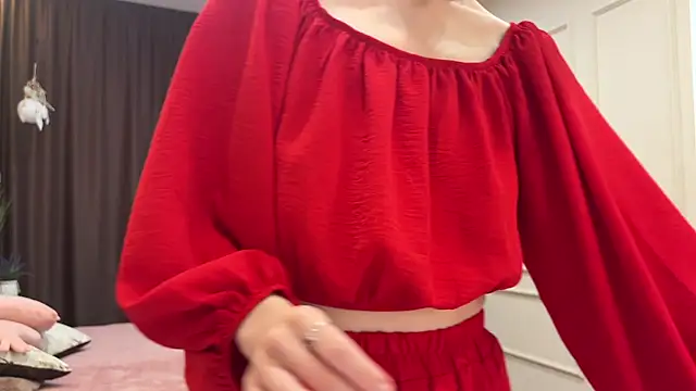 daniellia  online show from 10.25.25