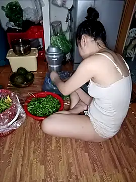 Snapshot of Thuylinh86 chatting on 10.07.25 Thuylinh86 online show from 10.07.25