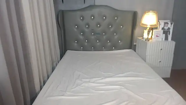 Snapshot of gillian_slay chatting on 10.17.25 gillian slay online show from 10.17.25